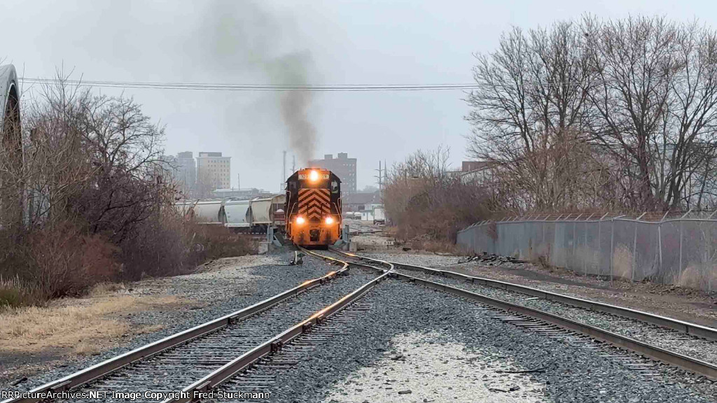 WE 109 approaches Madison Ave. SE.